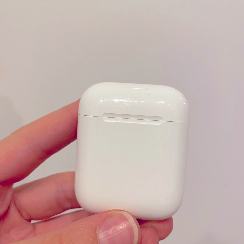 AirPods + Charger (including block)